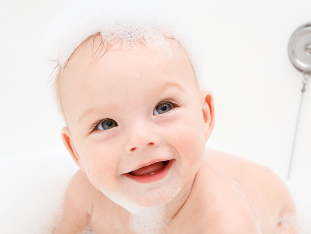 Cómo haces del baño de tu bebé una experiencia divertida